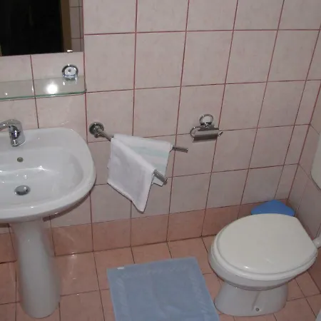 Apartmaji Stari Kovac Бовец