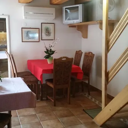 Apartmaji Stari Kovac *