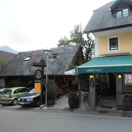 Apartmaji Stari Kovac דירה *